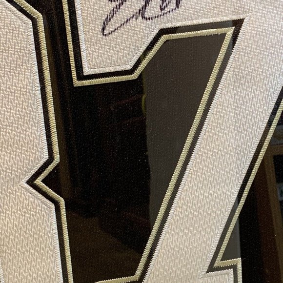 44” X 36” Pittsburgh Penguins SIDNEY CROSBY Autographed Jersey FRAMEWORTH Framed - Picture 3 of 9